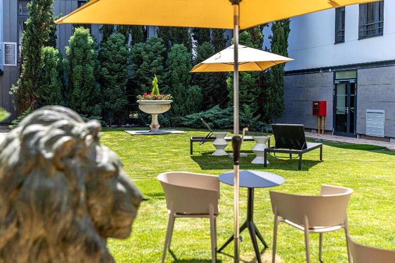 Les Jardins De St Cloud