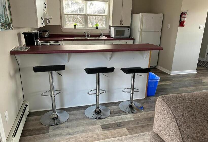 Middleton Motel & Suites