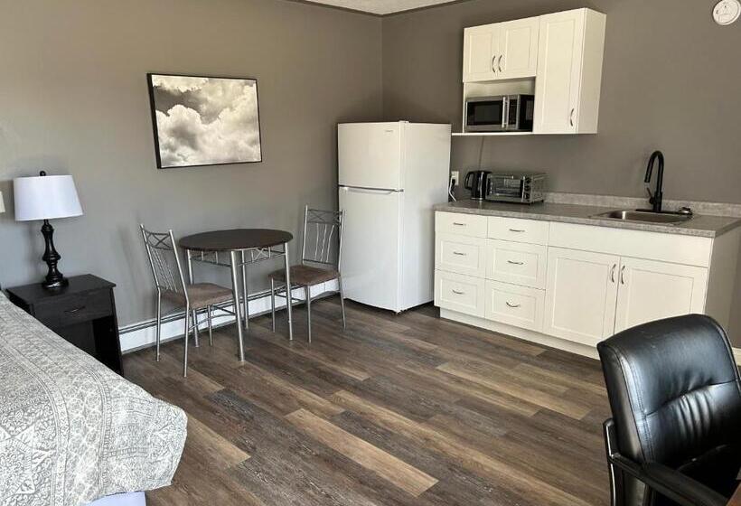 Middleton Motel & Suites