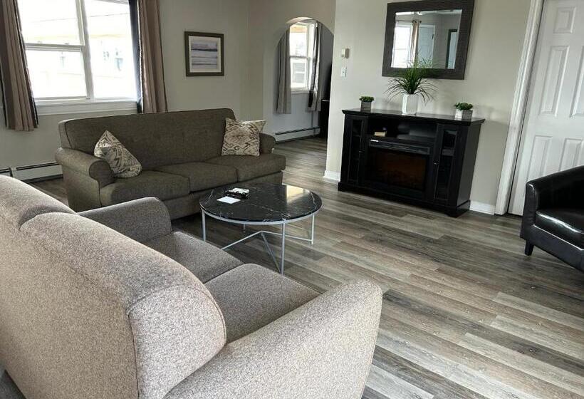 Middleton Motel & Suites