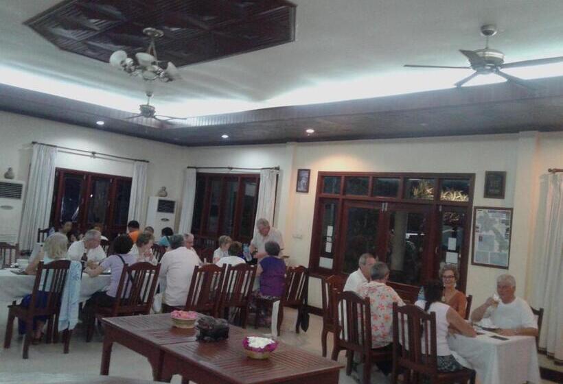 פנסיון Kongmany Colonial House