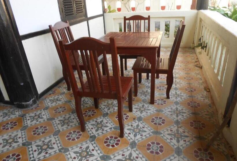 פנסיון Kongmany Colonial House