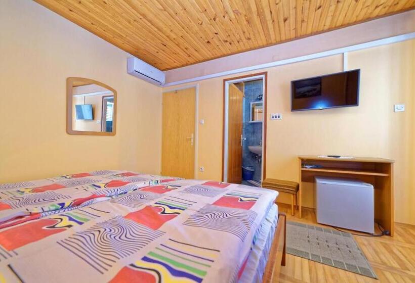 Пансион Rooms Milica Palit