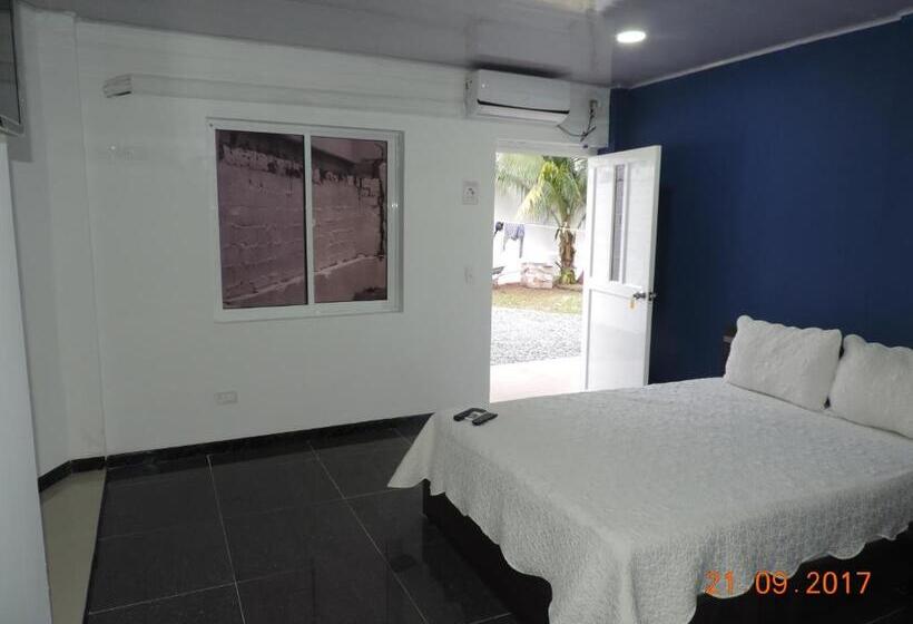 هاستل Villa Sarie Bay