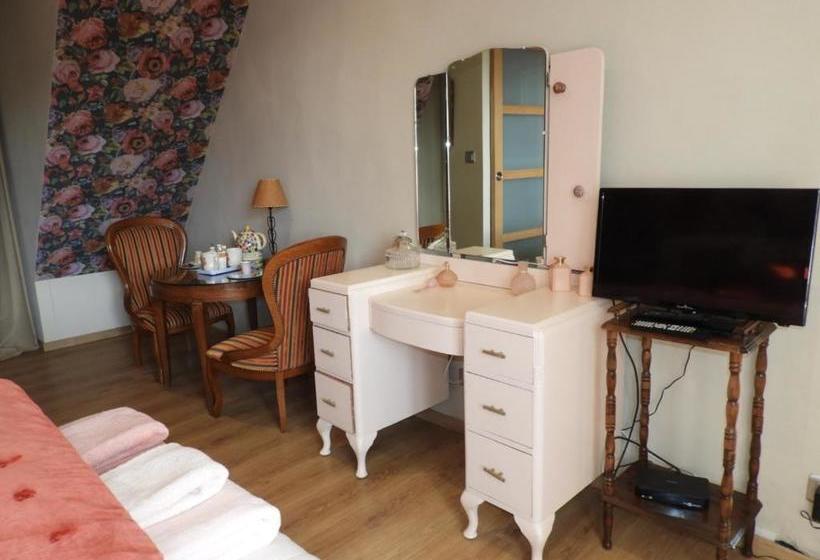 ベッドアンドブレックファースト Au Domaine De Sophie Chambres D Hôtes Crasville Manche