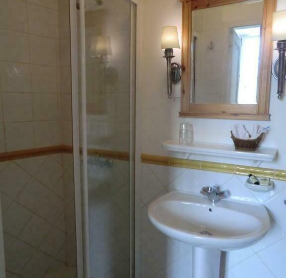 민박 Chateau De Fontblachère