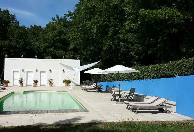 민박 Chateau De Fontblachère