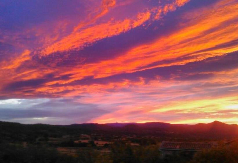 مبيت وإفطار Domaine De Peyre Brune