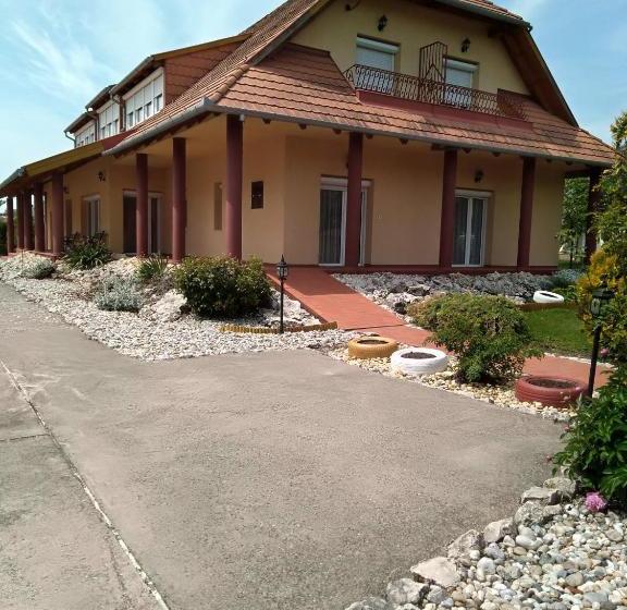 住宿加早餐  Napocska Panzió