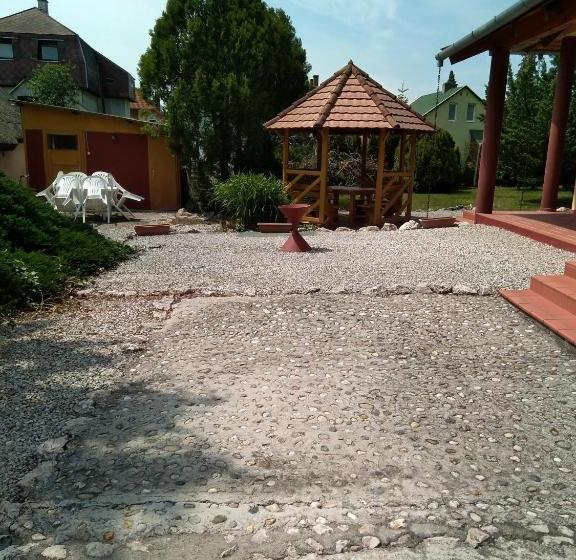 住宿加早餐  Napocska Panzió