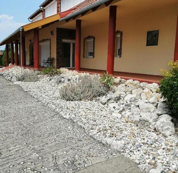 住宿加早餐  Napocska Panzió