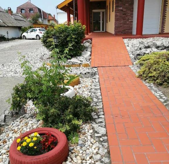 住宿加早餐  Napocska Panzió