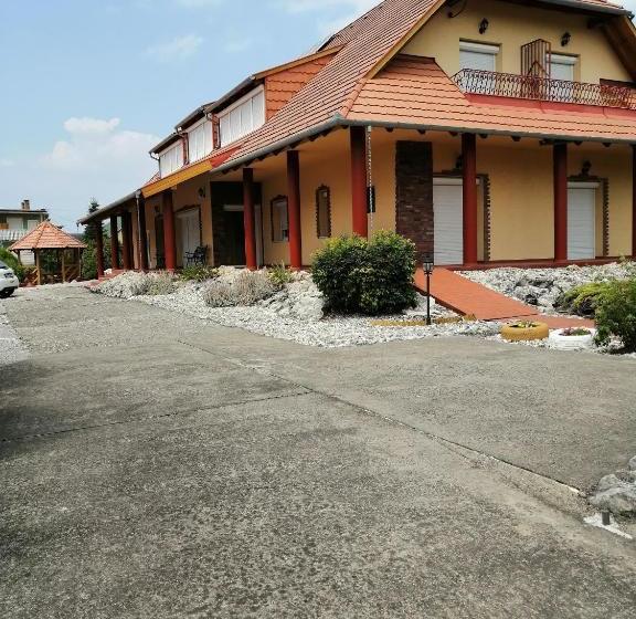 住宿加早餐  Napocska Panzió