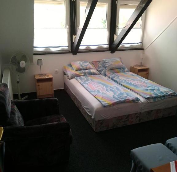 住宿加早餐  Napocska Panzió