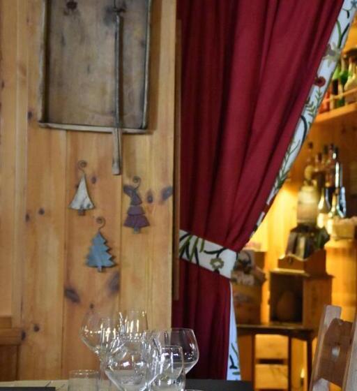 호텔 Petit Dahu Chambres Et Restaurant