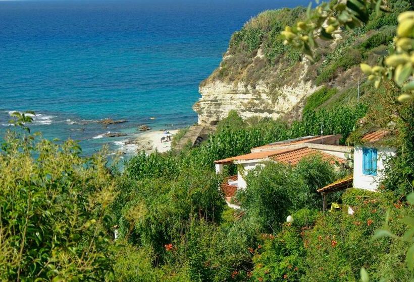 Отель Stromboli Beach Tropea