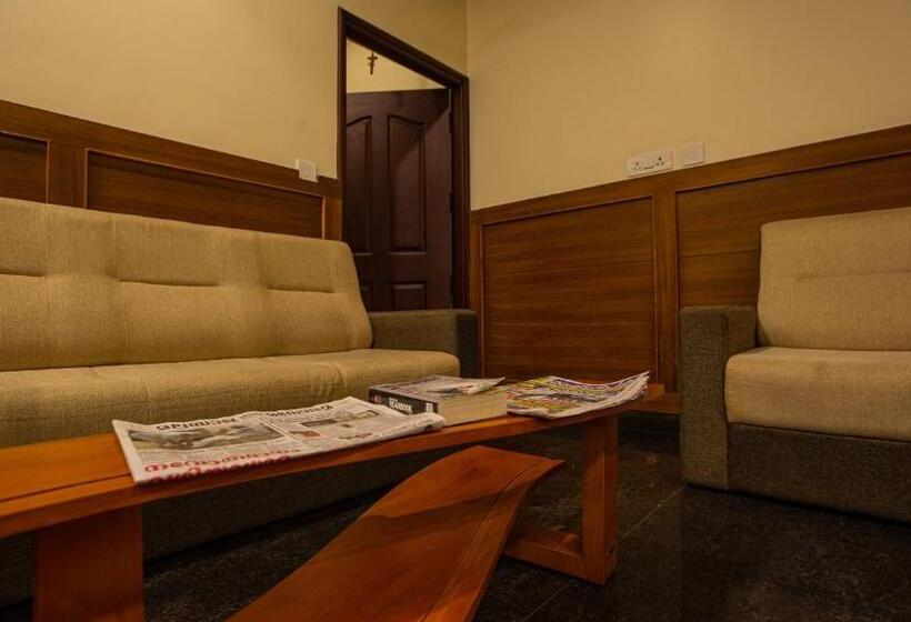 هتل Woodside Residency