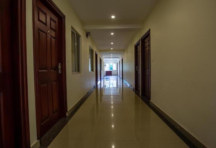 هتل Woodside Residency