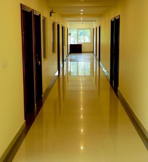 هتل Woodside Residency