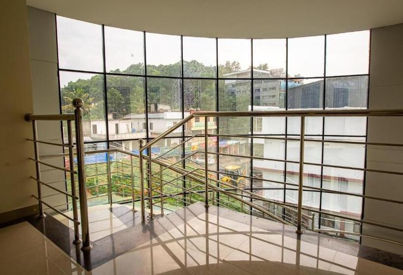 هتل Woodside Residency