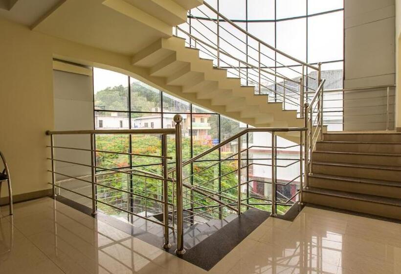 هتل Woodside Residency