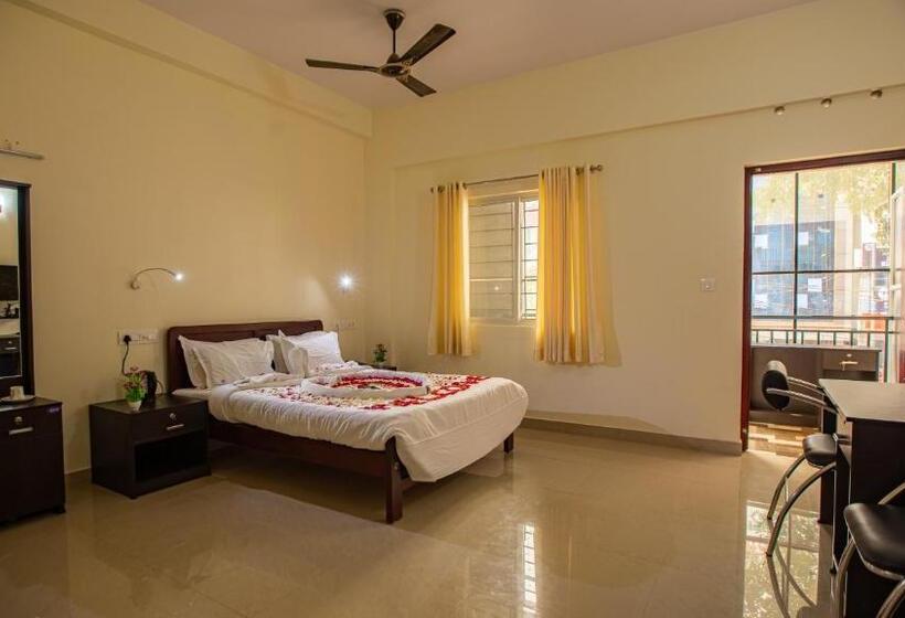 هتل Woodside Residency