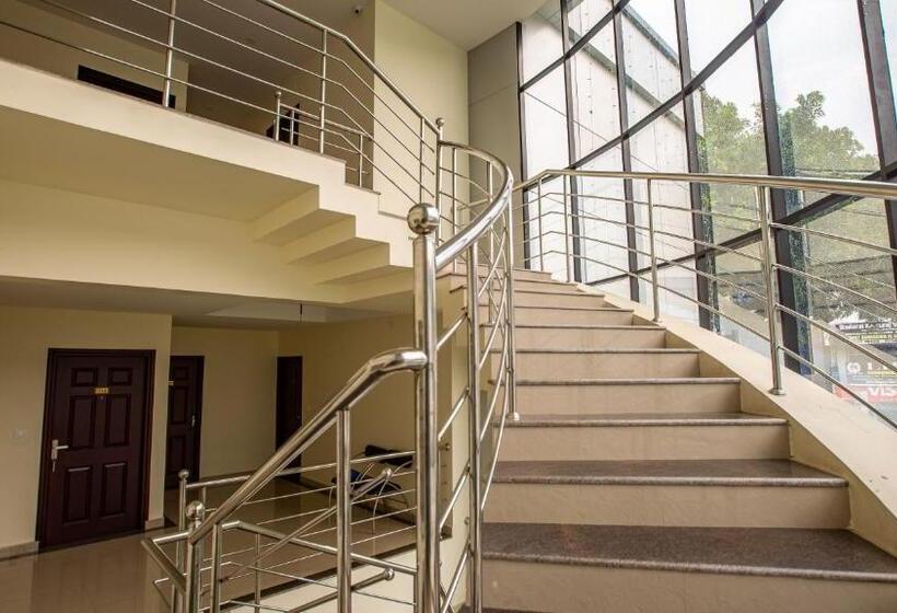 هتل Woodside Residency