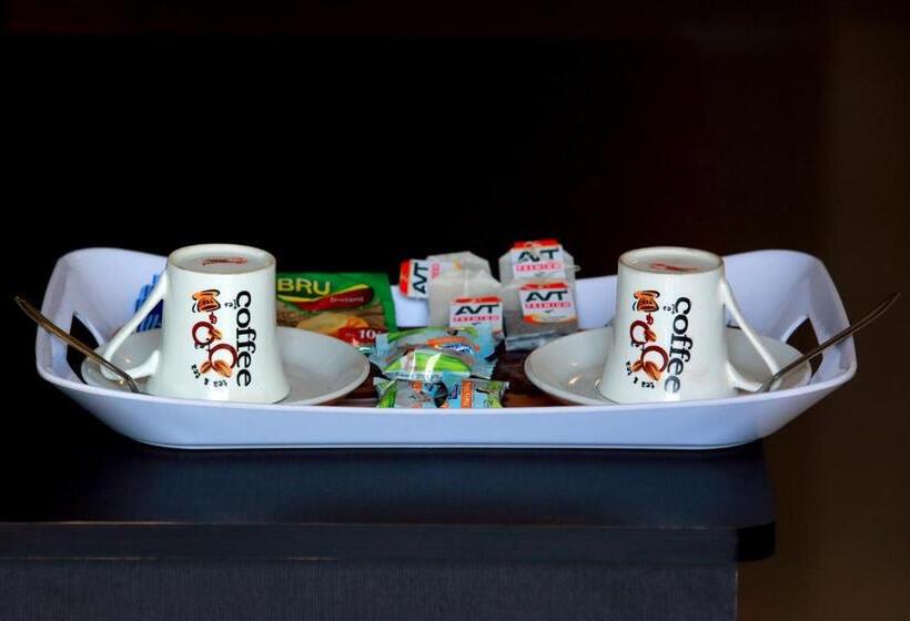 هتل Woodside Residency