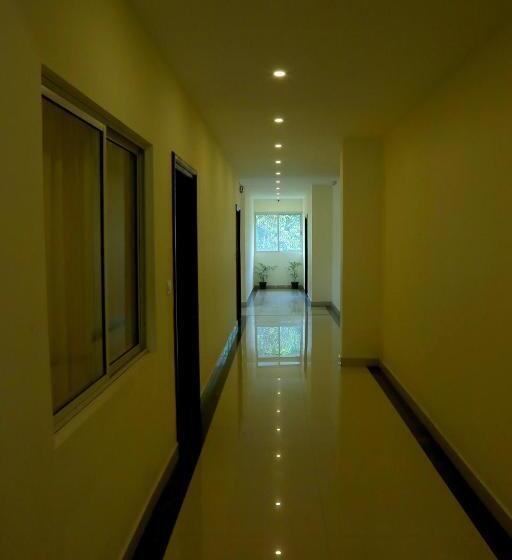 هتل Woodside Residency