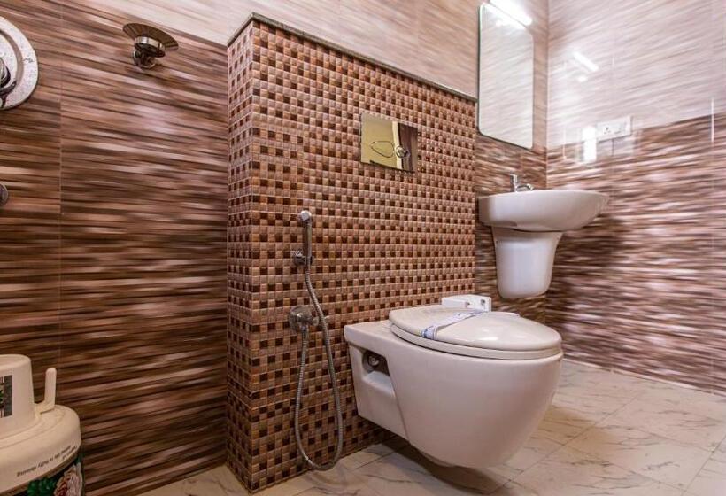 هتل Woodside Residency