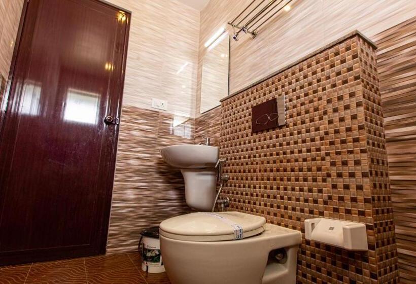 هتل Woodside Residency