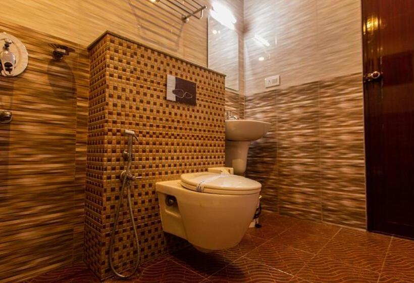 هتل Woodside Residency