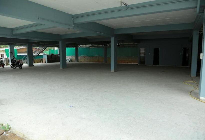 هتل Woodside Residency