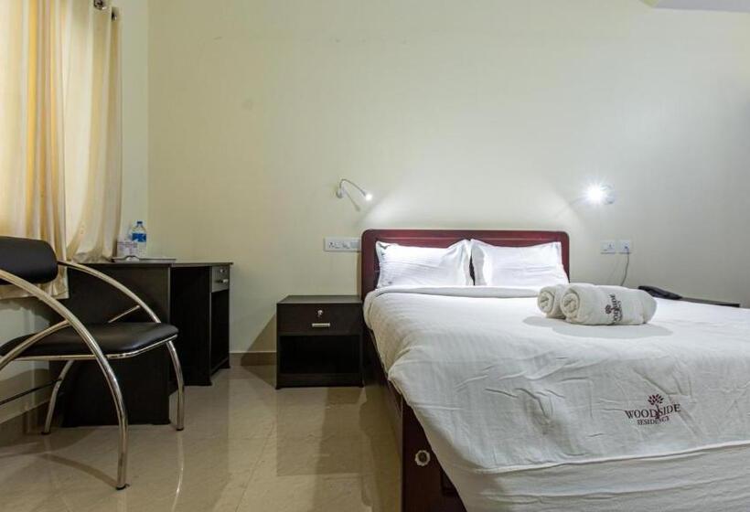 هتل Woodside Residency