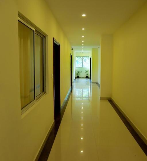 هتل Woodside Residency