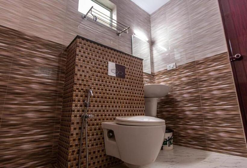 هتل Woodside Residency