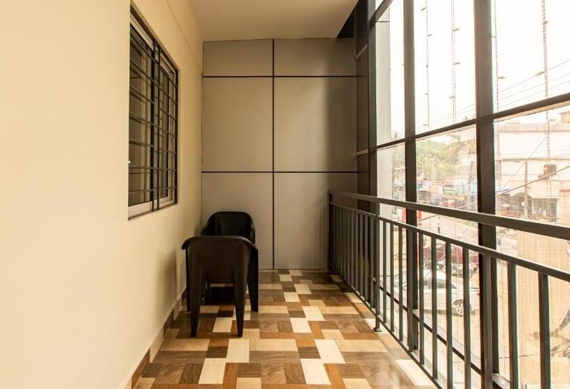 هتل Woodside Residency