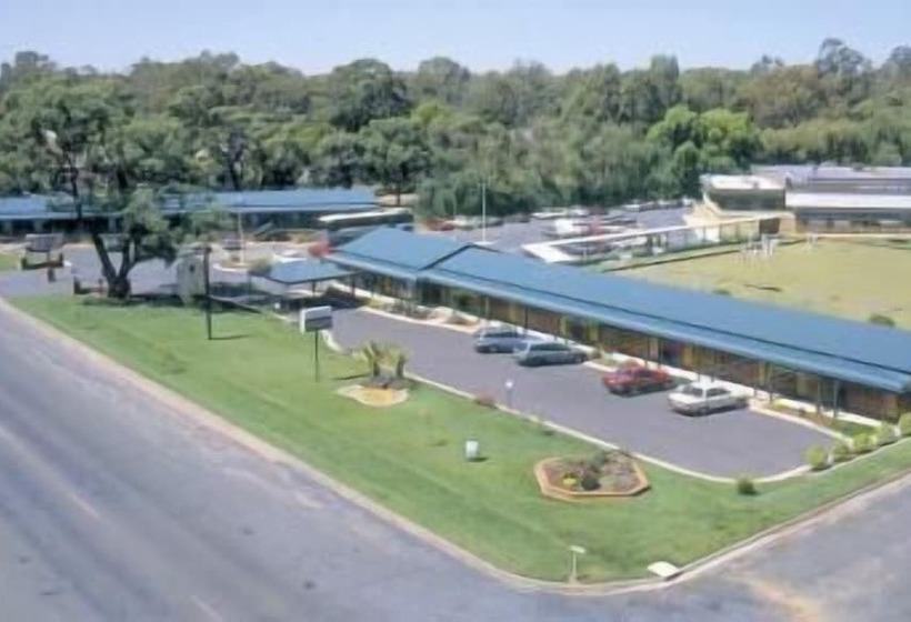 فندق على الطريق Deniliquin Country Club Motor Inn