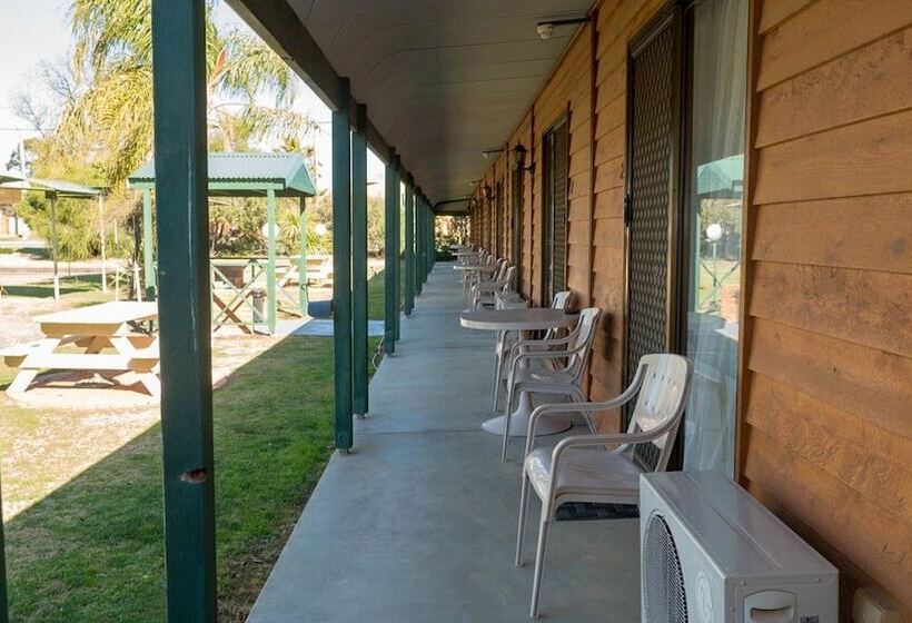 فندق على الطريق Deniliquin Country Club Motor Inn