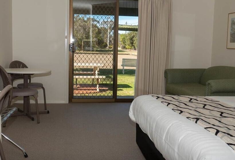 فندق على الطريق Deniliquin Country Club Motor Inn