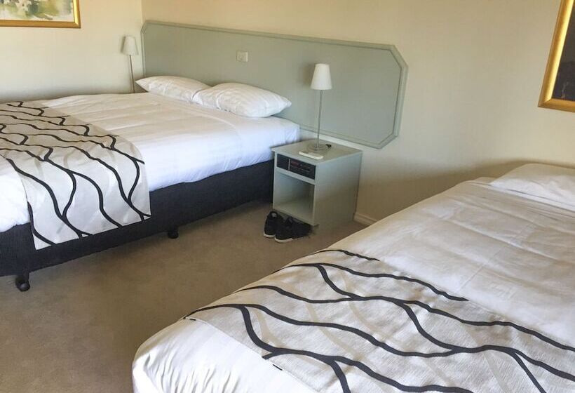 فندق على الطريق Deniliquin Country Club Motor Inn