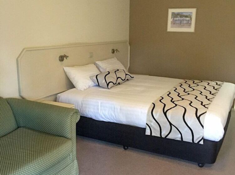 فندق على الطريق Deniliquin Country Club Motor Inn