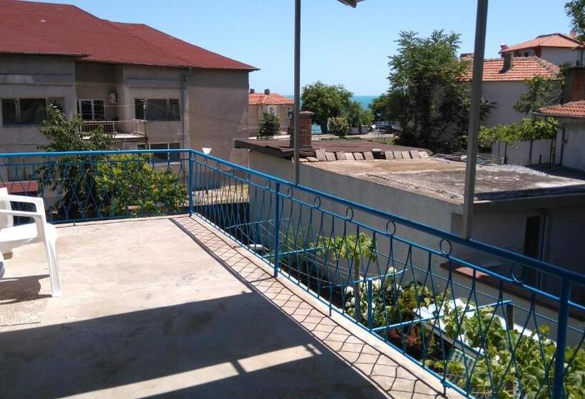 Пансион песента на морето