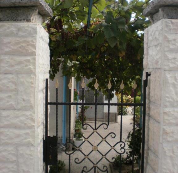 Пансион песента на морето