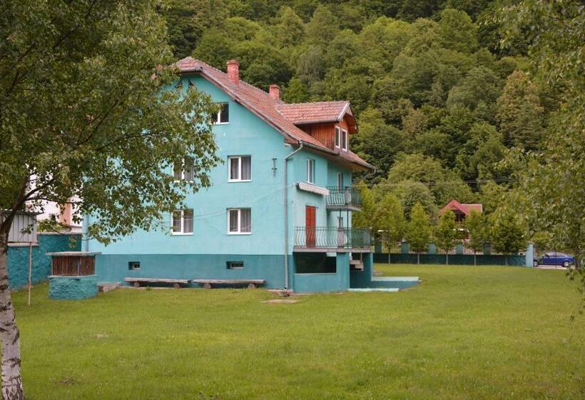 بنسيون Casa Verde