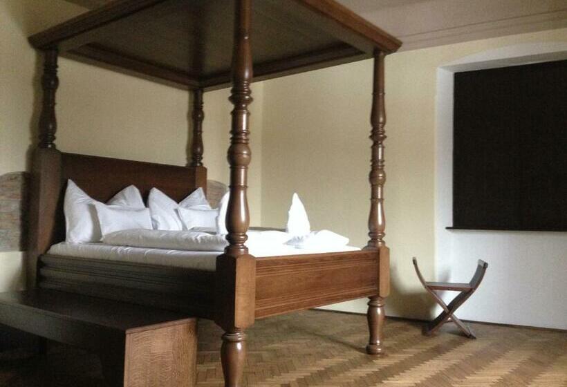 بنسيون Egervári Várkastély