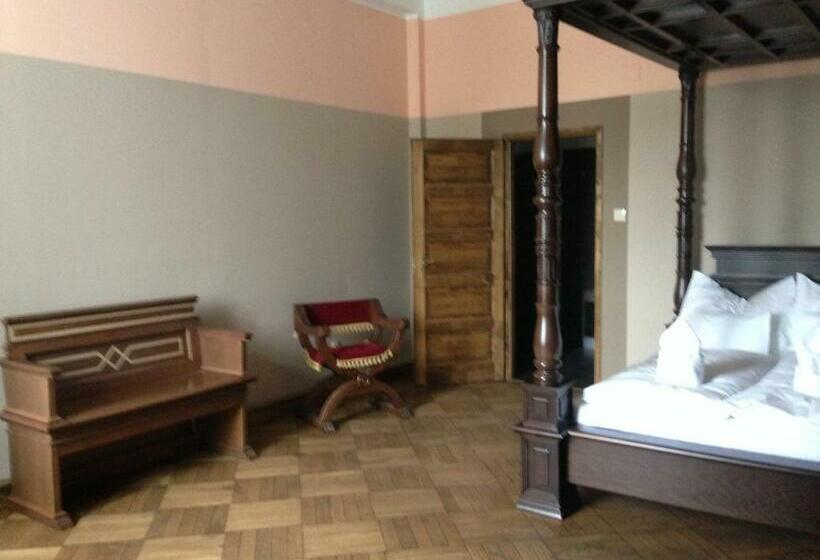 بنسيون Egervári Várkastély