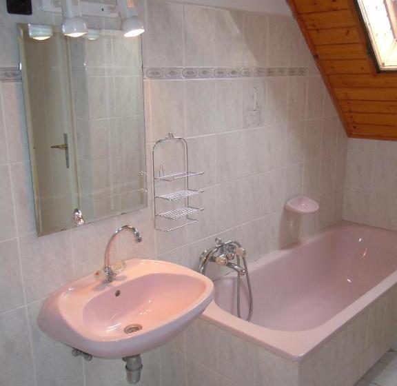 ペンション Kondor Vendégház