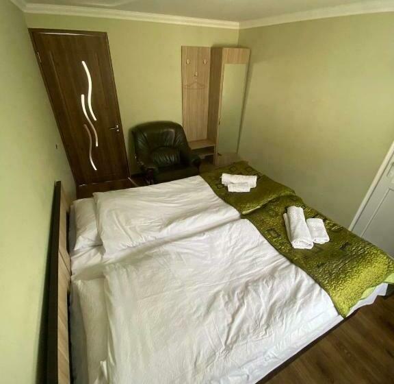 پانسیون Nino's Guest House