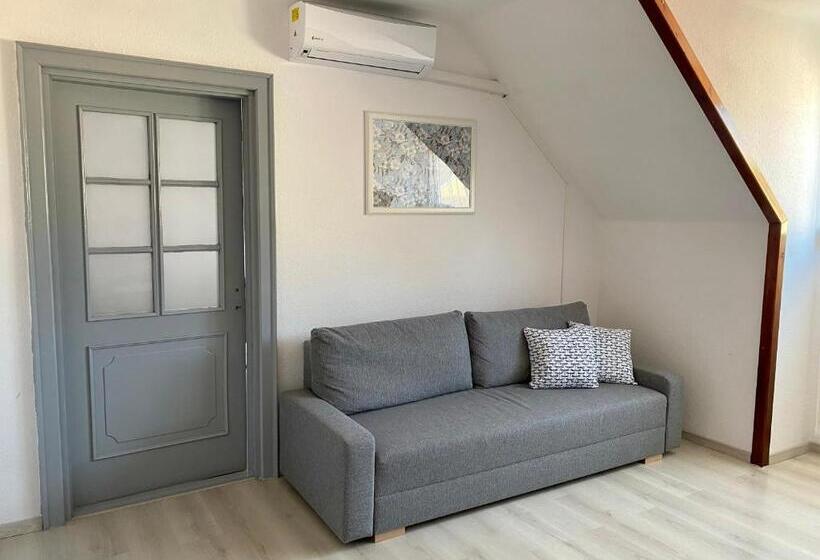 پانسیون Pacsirta Apartman Grand